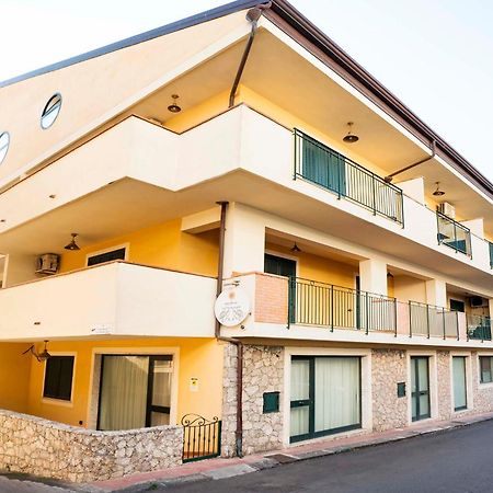 Le Tartarughe Aparthotel Letojanni Buitenkant foto