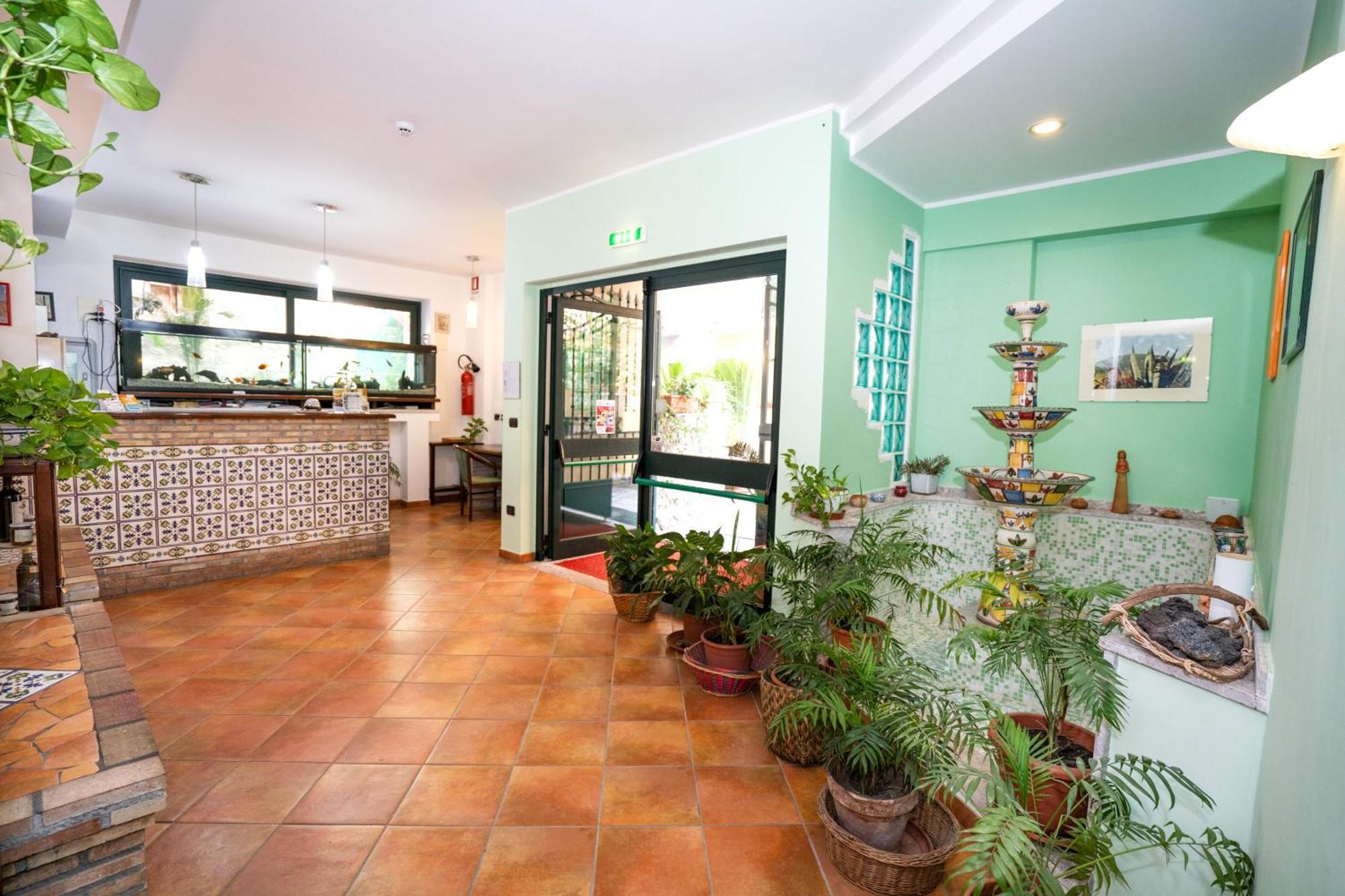 Le Tartarughe Aparthotel Letojanni Buitenkant foto