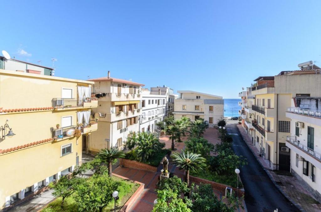 Le Tartarughe Aparthotel Letojanni Buitenkant foto