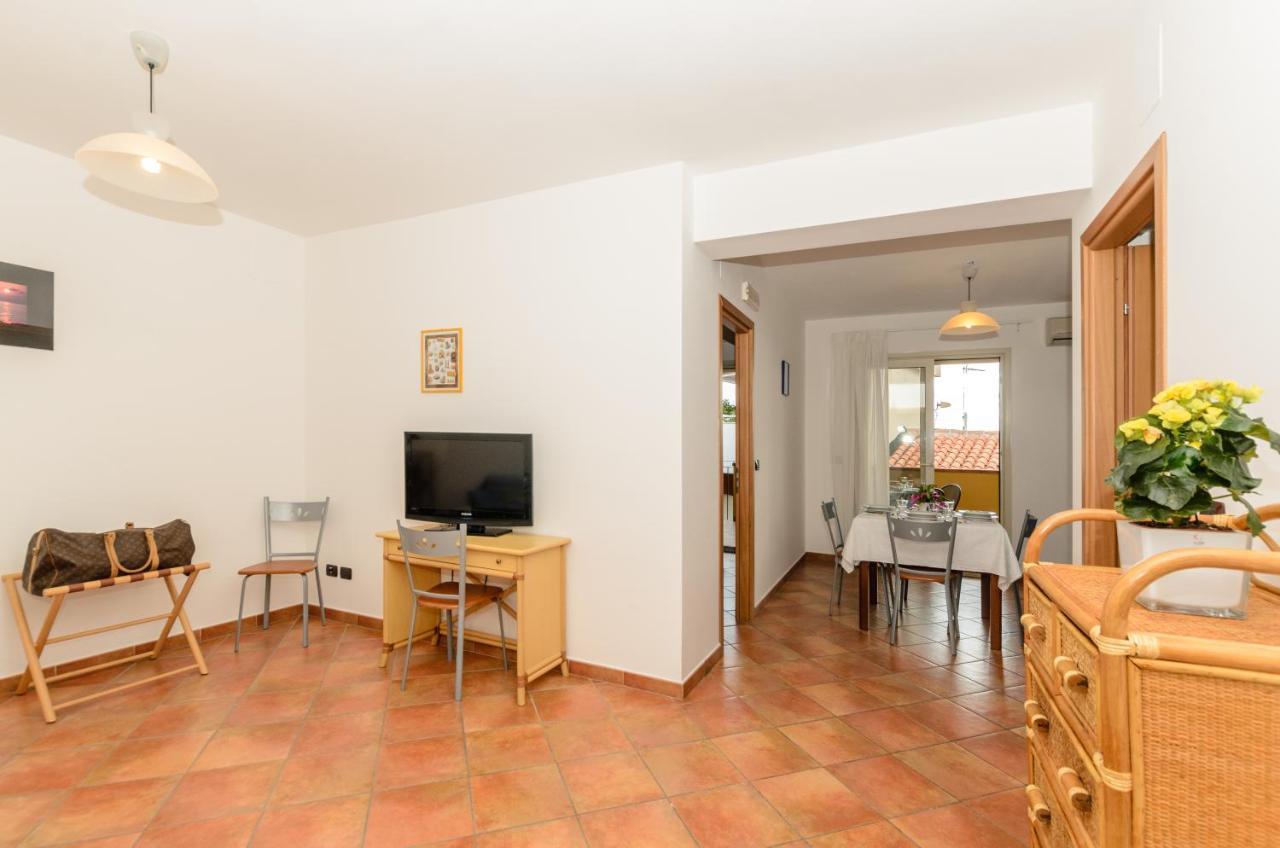 Le Tartarughe Aparthotel Letojanni Buitenkant foto