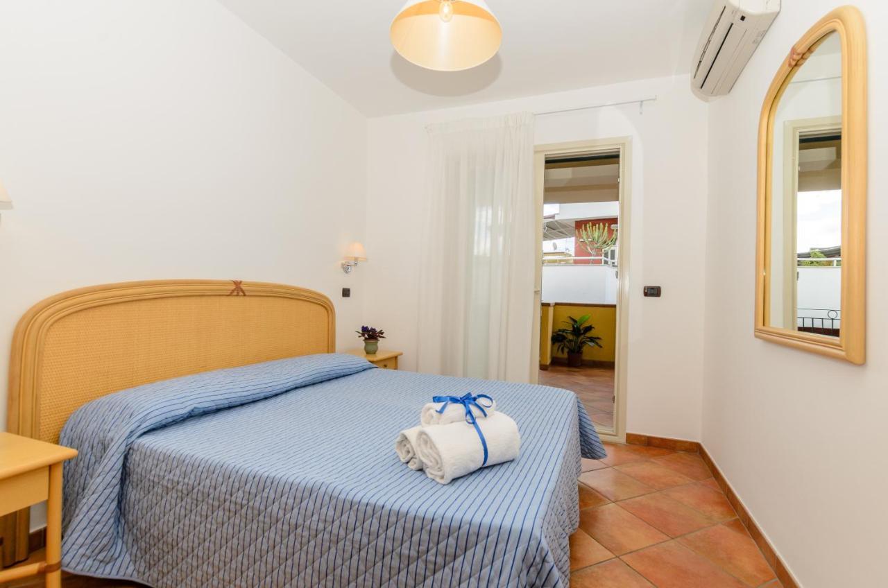Le Tartarughe Aparthotel Letojanni Buitenkant foto