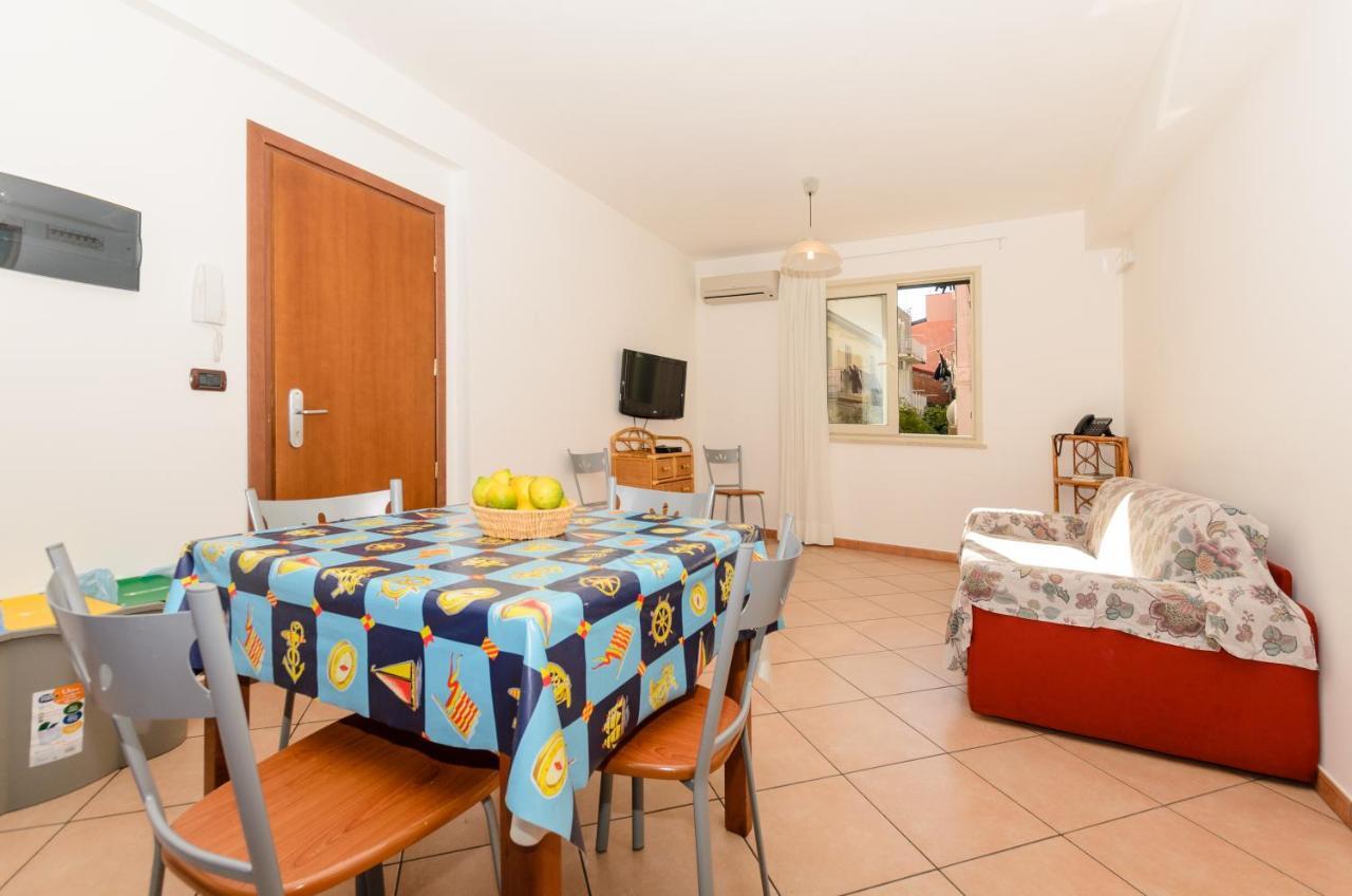Le Tartarughe Aparthotel Letojanni Buitenkant foto