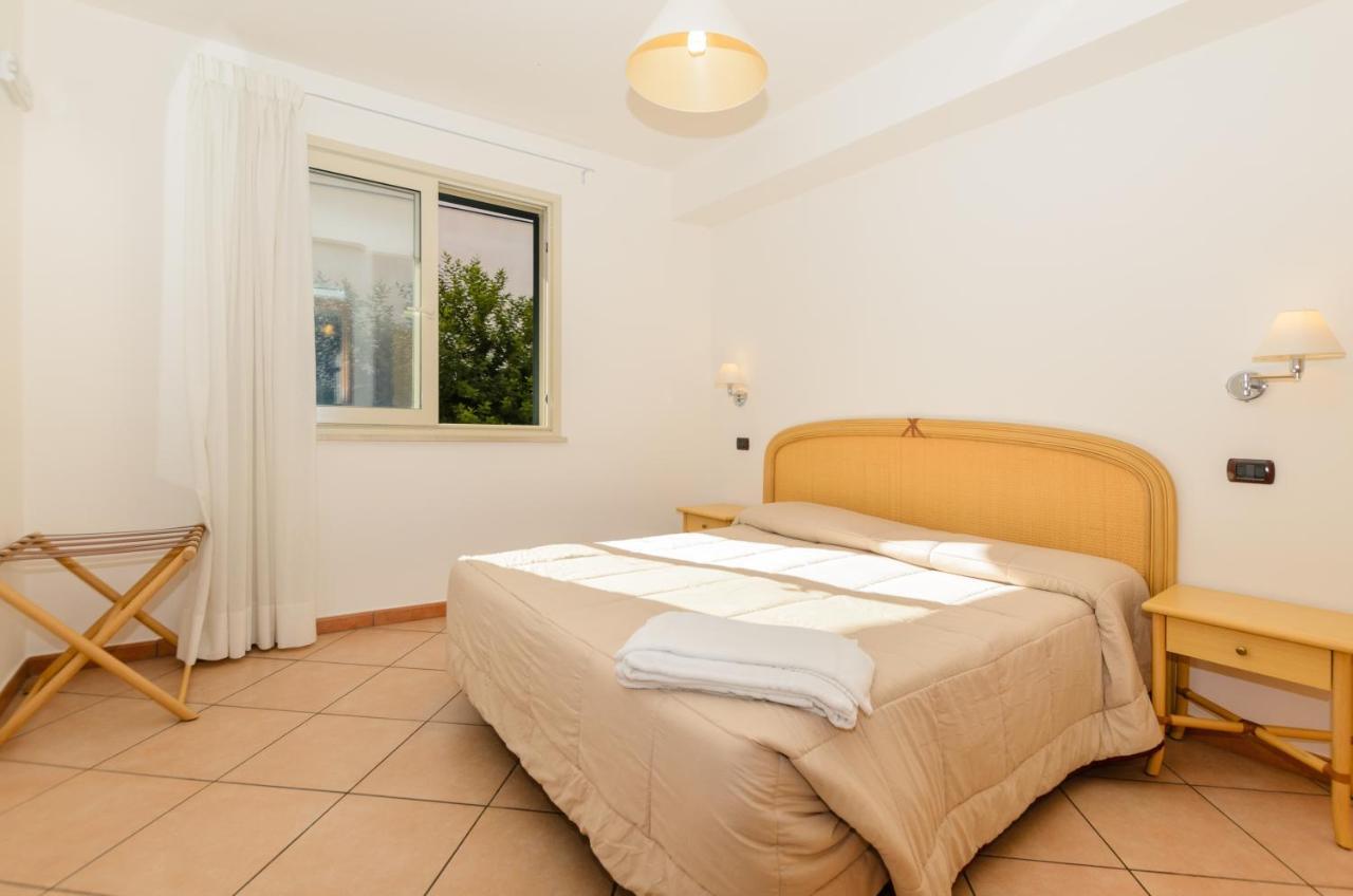 Le Tartarughe Aparthotel Letojanni Buitenkant foto